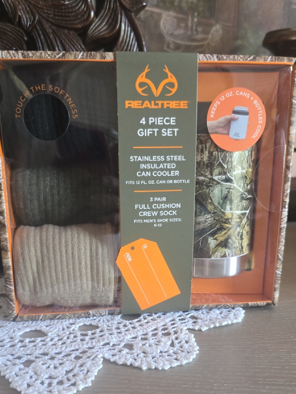 Realtree 4-Piece Gift Set with Camouflage Insulated Cooler & Brown Crew Socks